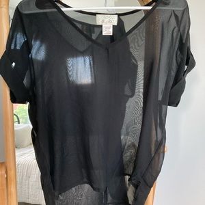 Liberty love size XS black vneck